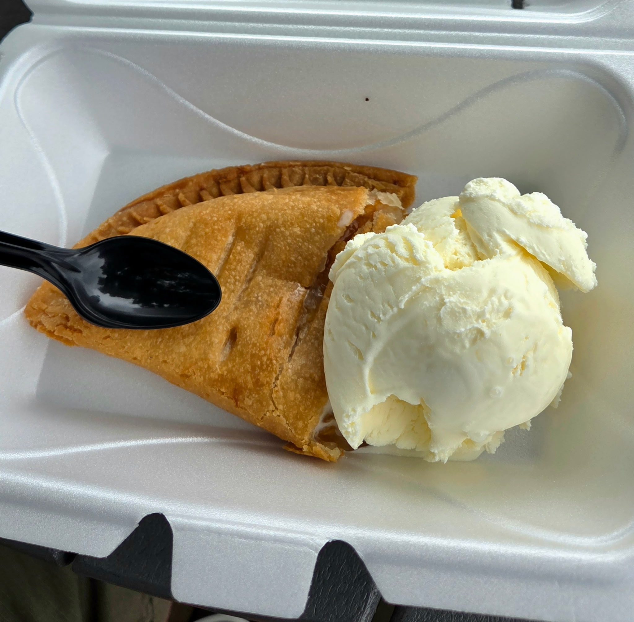 Peach pie and ice cream